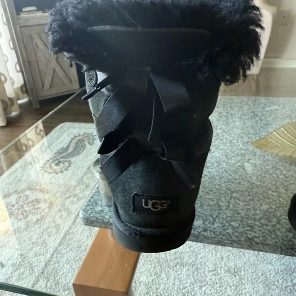 UGG® Bailey Bow II Boot - Big Kid - Black size 5Y - Picture 7 of 10